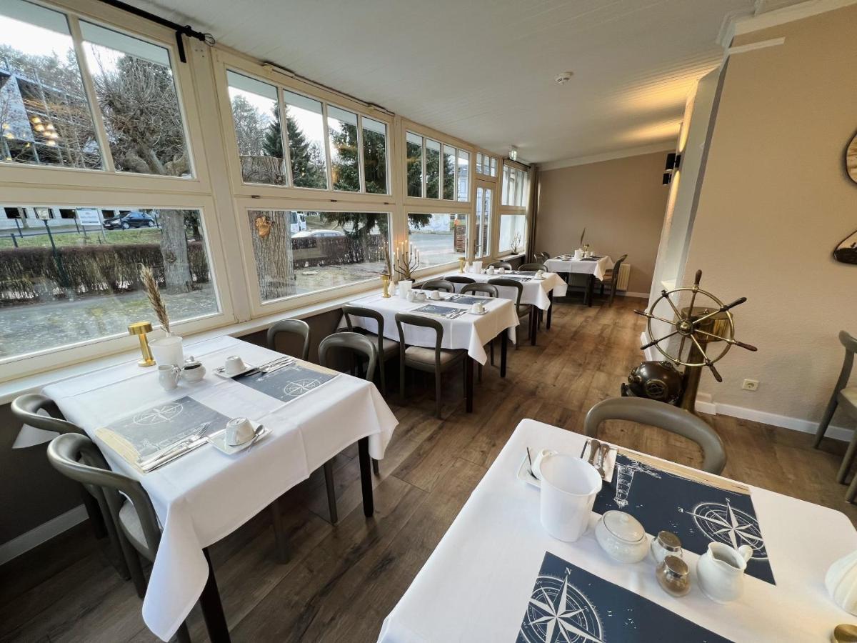 Hotel Garni Balticpetite ゼーバート・ヘリングスドルフ エクステリア 写真